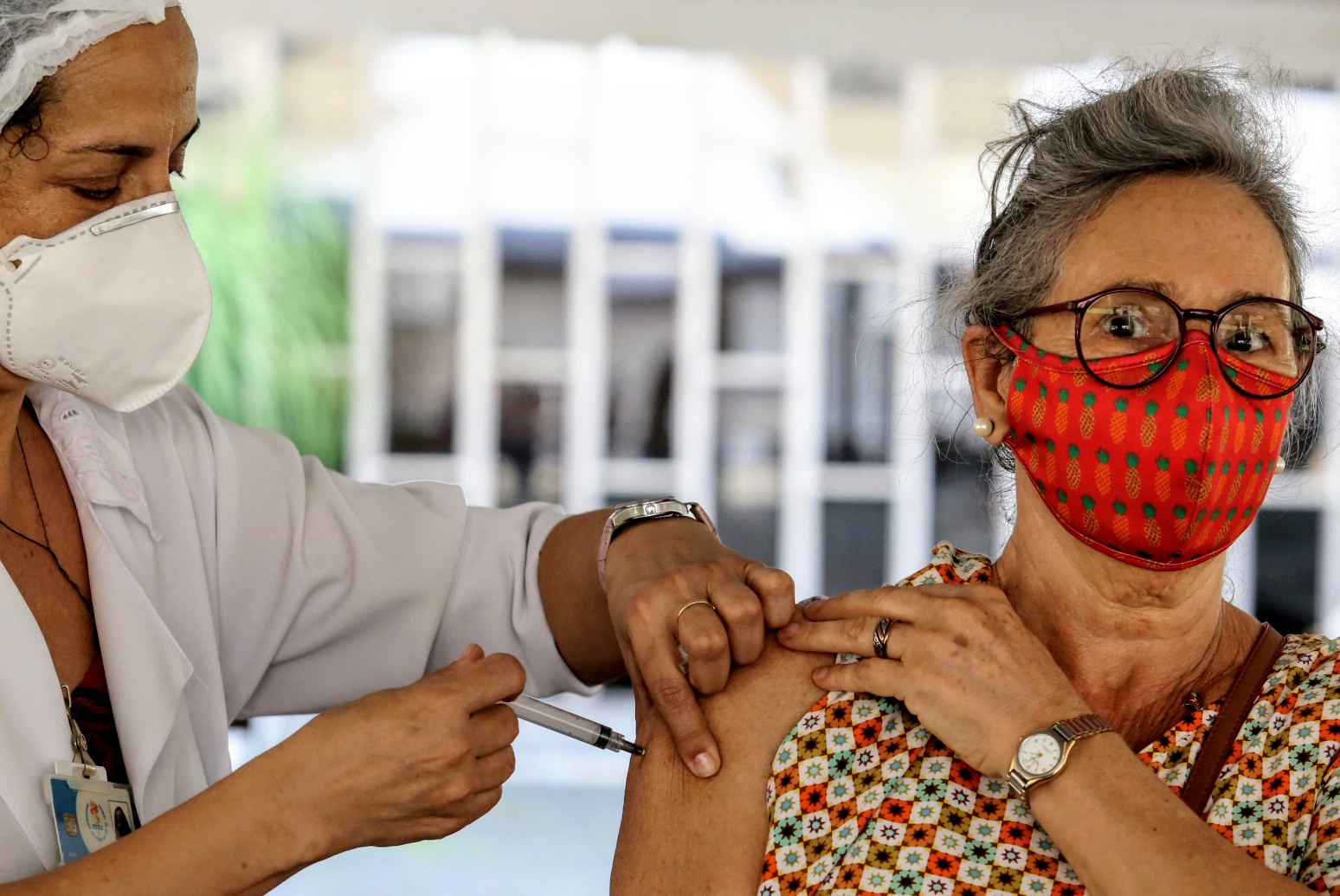 Dona Gracinda Araújo Ribeiro, de 73 anos, foi vacinada contra COVID-19. (Foto: Carlos Magno)