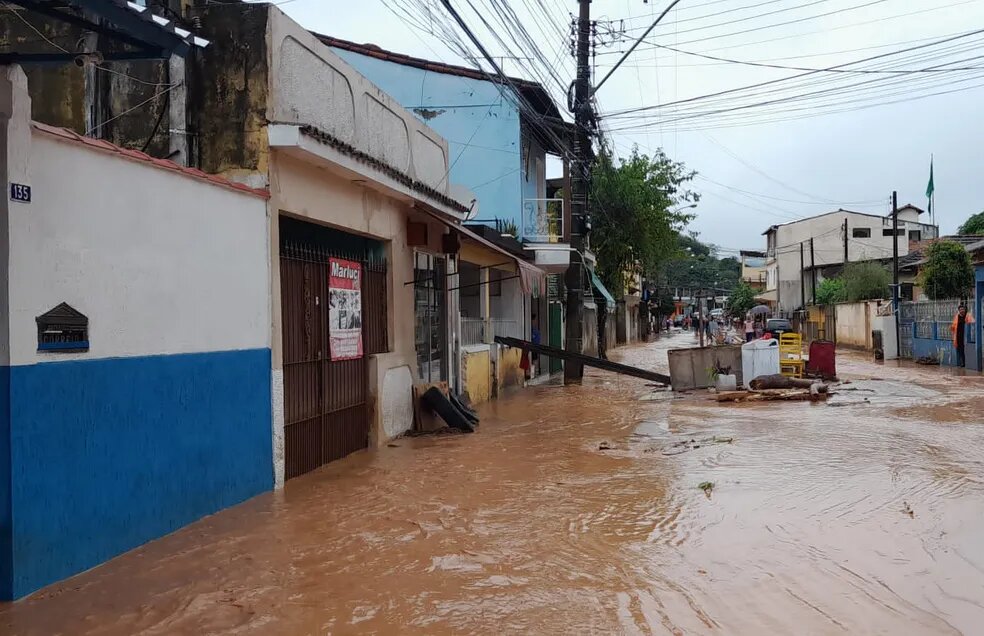 Ruas ficaram alagadas em Conceição de Macabu. (Foto: Redes Sociais)