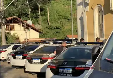 Polícia Civil cumpre mandados de prisão em Bom Jardim, RJ. (Foto: Reprodução)