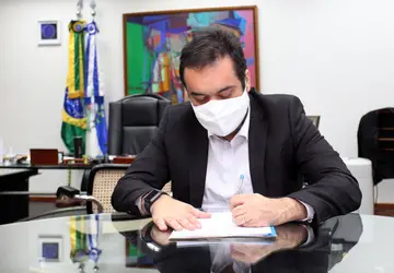 Governador do Rio, Cláudio Castro, sanciona lei que regula uso de máscara no Estado. (Foto: Eliane Carvalho)
