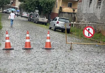Rua Padre André Boaventura está interditada. (Foto: Divulgação/PMC)