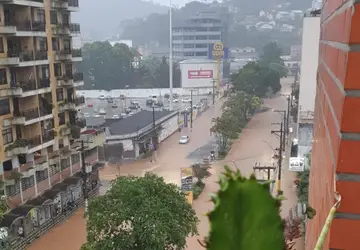 Ruas do município ficaram alagadas. (Foto: Redes sociais)