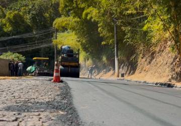 Nova Friburgo: Prefeitura inicia asfaltamento da principal via de acesso ao bairro São Geraldo.