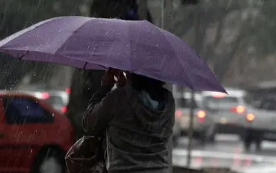 Defesa Civil de Petrópolis, RJ, mantém alerta de previsão de chuva para esta quarta e quinta-feira.