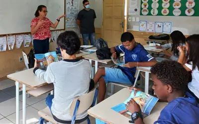 Estudantes de Itaperuna, RJ, recebem material informativo sobre combate ao Aedes aegypti