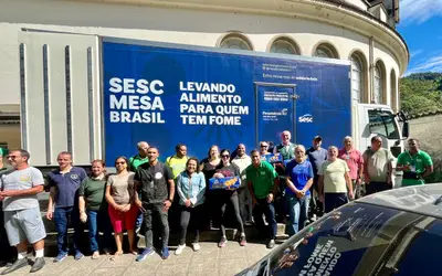 Mesa Brasil Sesc RJ entrega alimentos para 28 instituições de Petrópolis, RJ.