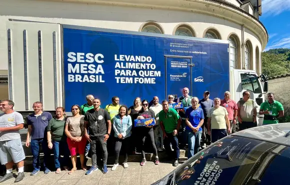 Mesa Brasil Sesc RJ entrega alimentos para 28 instituições de Petrópolis, RJ.